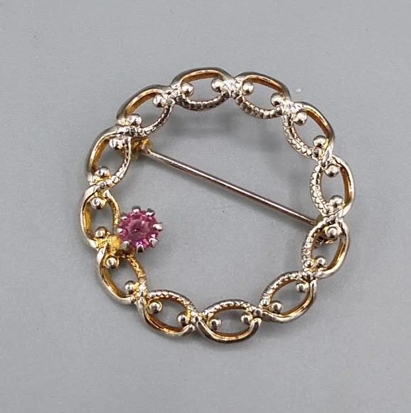 Gold tone Filigree Rhinestone Wreath Circle Brooch Pin Vintage - Picture 1 of 10